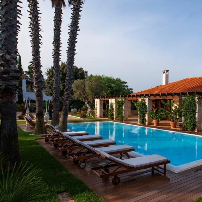 Spaziosa Villa Con Piscina E Giardino, 滨海波利尼亚诺 外观 照片