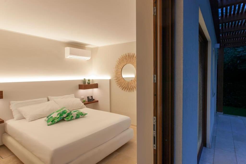 Spaziosa Villa Con Piscina E Giardino, 滨海波利尼亚诺 外观 照片