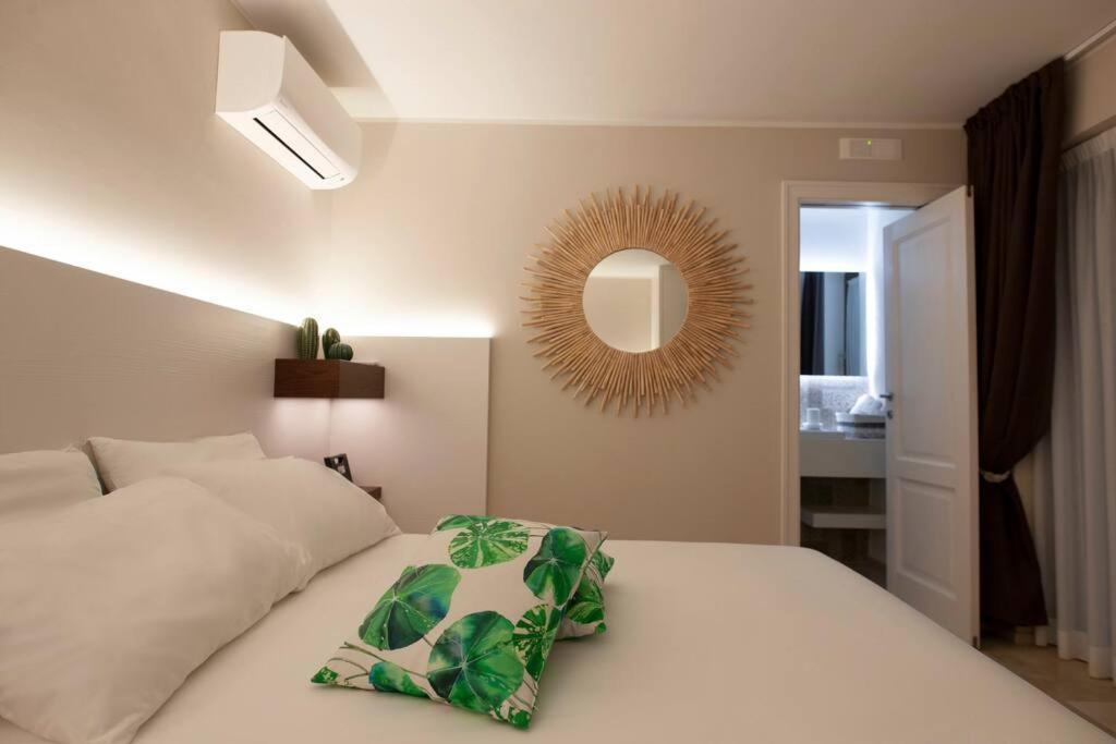 Spaziosa Villa Con Piscina E Giardino, 滨海波利尼亚诺 外观 照片