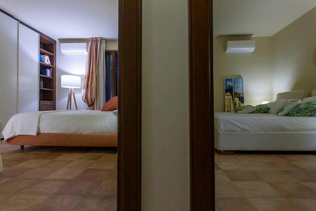 Spaziosa Villa Con Piscina E Giardino, 滨海波利尼亚诺 外观 照片