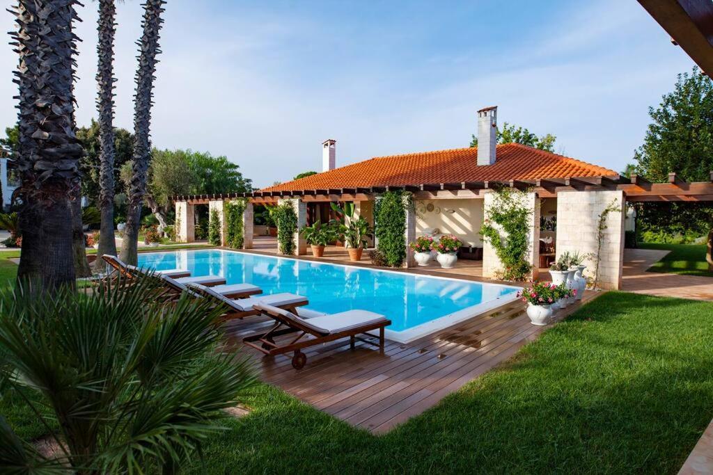 Spaziosa Villa Con Piscina E Giardino, 滨海波利尼亚诺 外观 照片